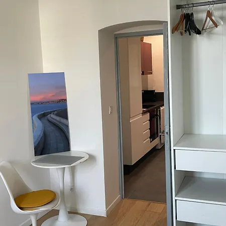 Sea View Port Apartment *